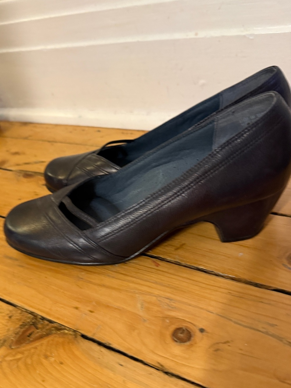 Clarks Women's Navy Blue Low Heels - Size 9